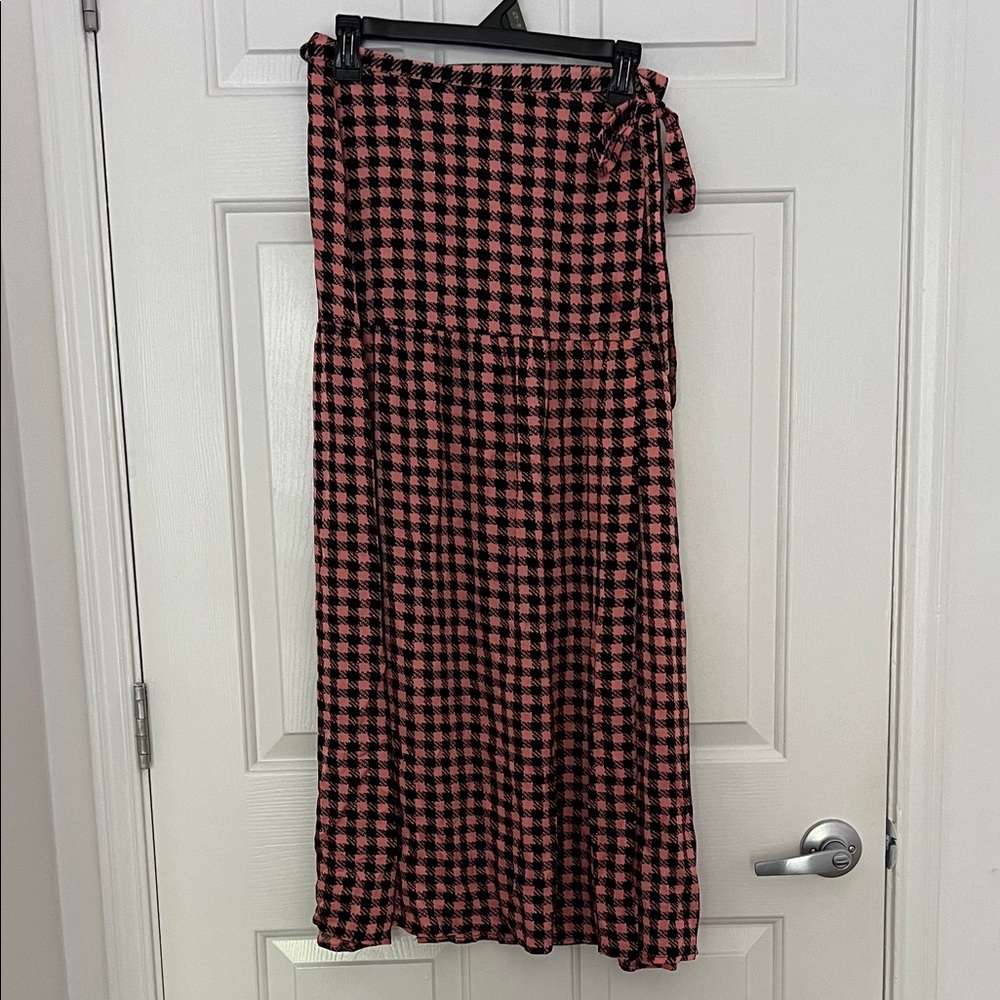 Topshop checkered black peach wrap tie skirt size 6
